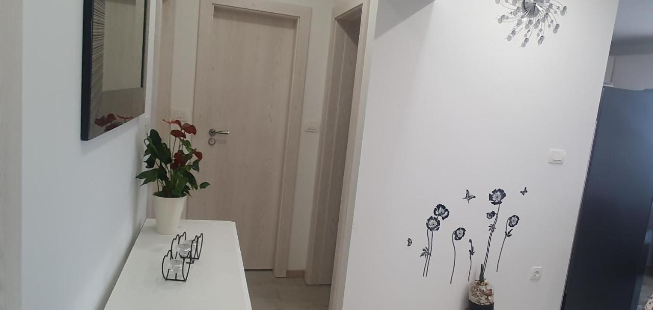 Urban Luxury Suites Juricevic Duće Buitenkant foto