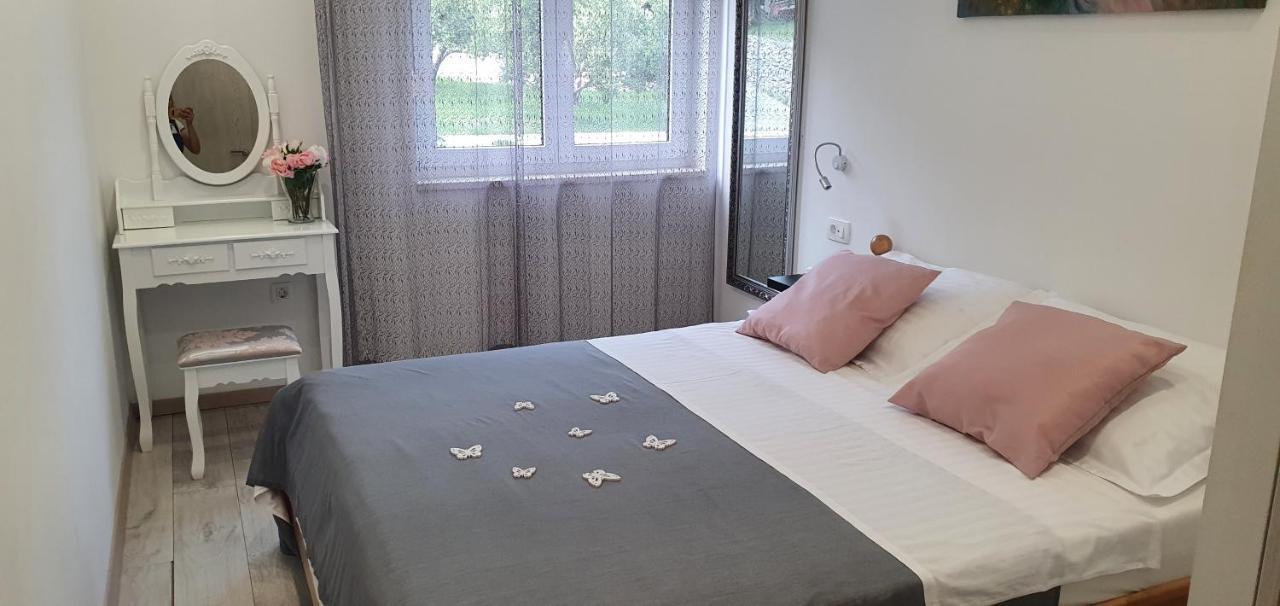 Urban Luxury Suites Juricevic Duće Buitenkant foto