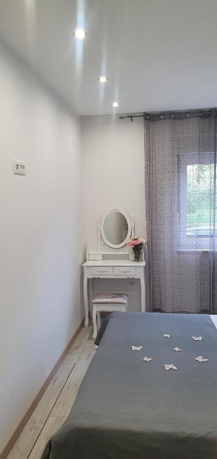 Urban Luxury Suites Juricevic Duće Buitenkant foto