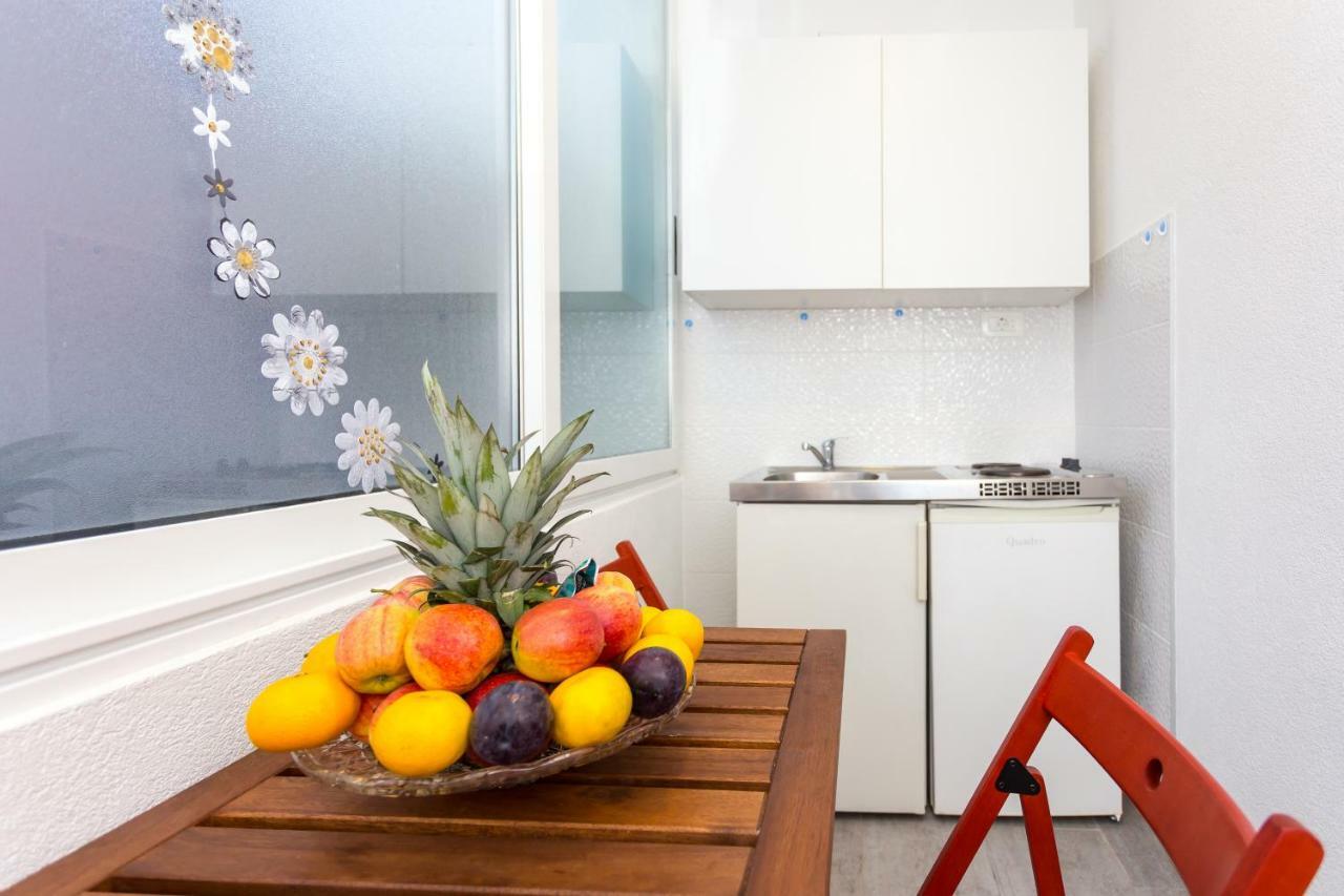 Urban Luxury Suites Juricevic Duće Buitenkant foto