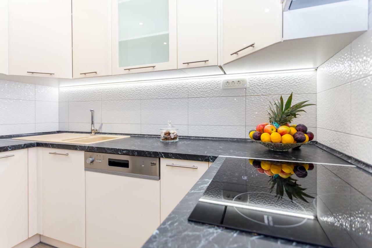Urban Luxury Suites Juricevic Duće Buitenkant foto