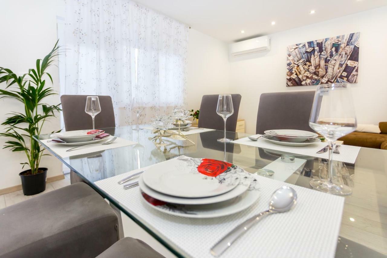 Urban Luxury Suites Juricevic Duće Buitenkant foto