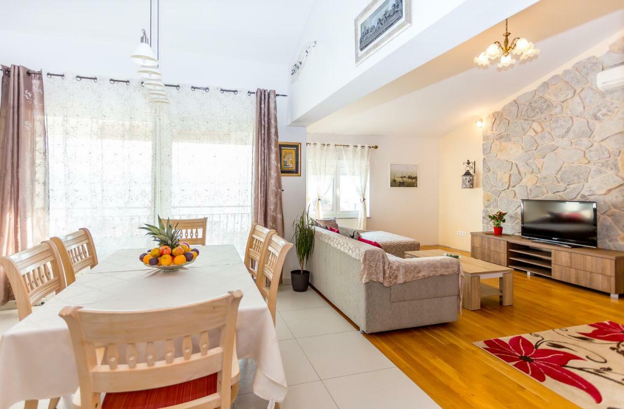 Urban Luxury Suites Juricevic Duće Buitenkant foto