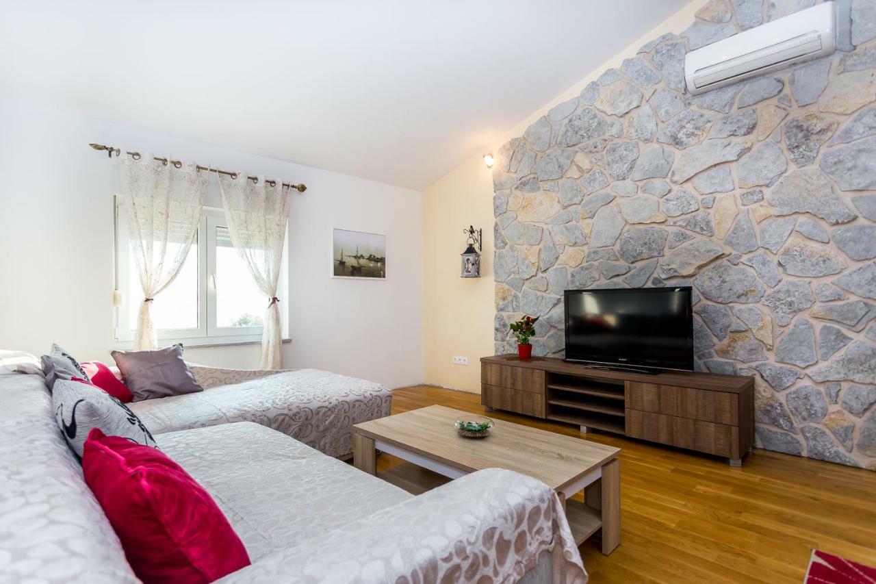 Urban Luxury Suites Juricevic Duće Buitenkant foto