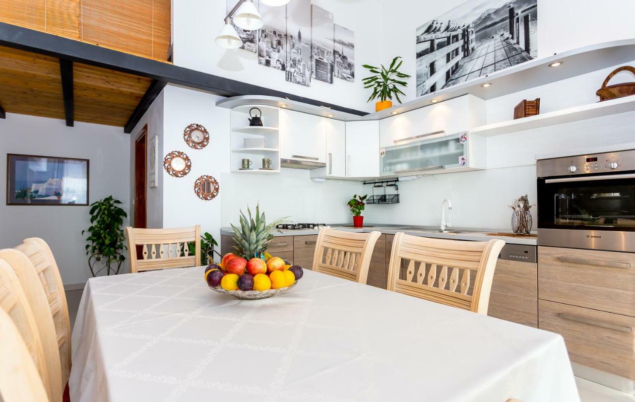 Urban Luxury Suites Juricevic Duće Buitenkant foto