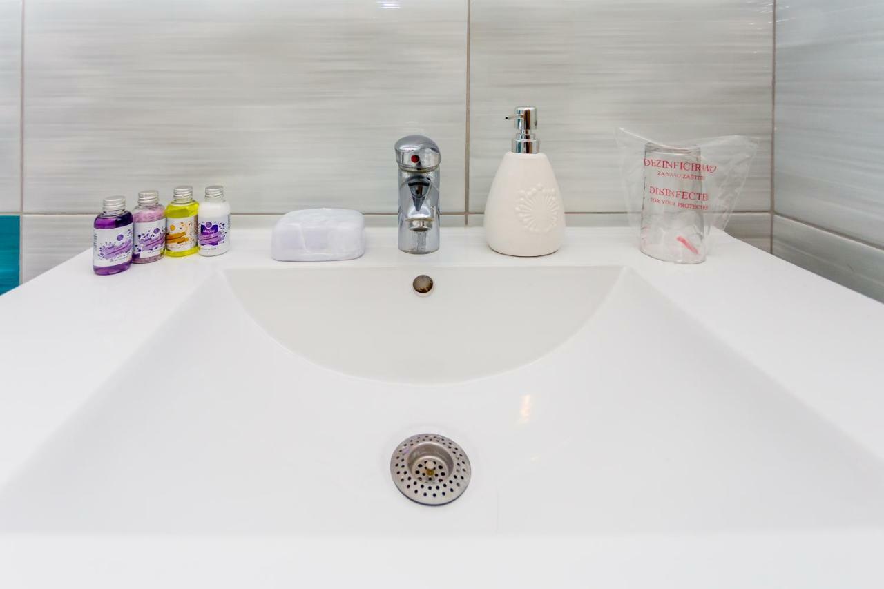 Urban Luxury Suites Juricevic Duće Buitenkant foto