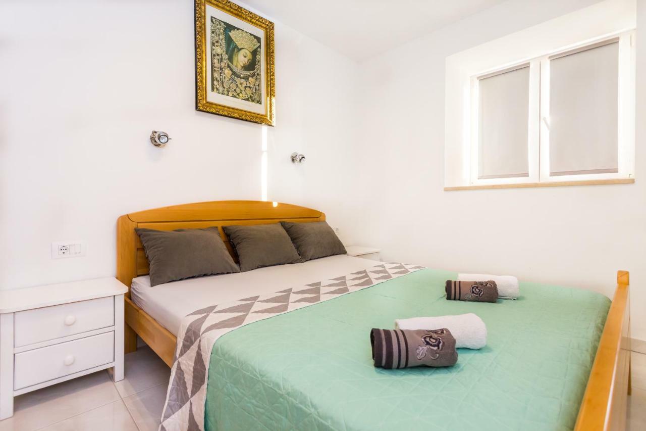Urban Luxury Suites Juricevic Duće Buitenkant foto