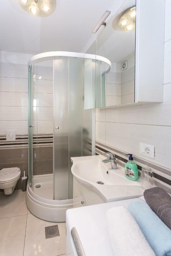 Urban Luxury Suites Juricevic Duće Buitenkant foto