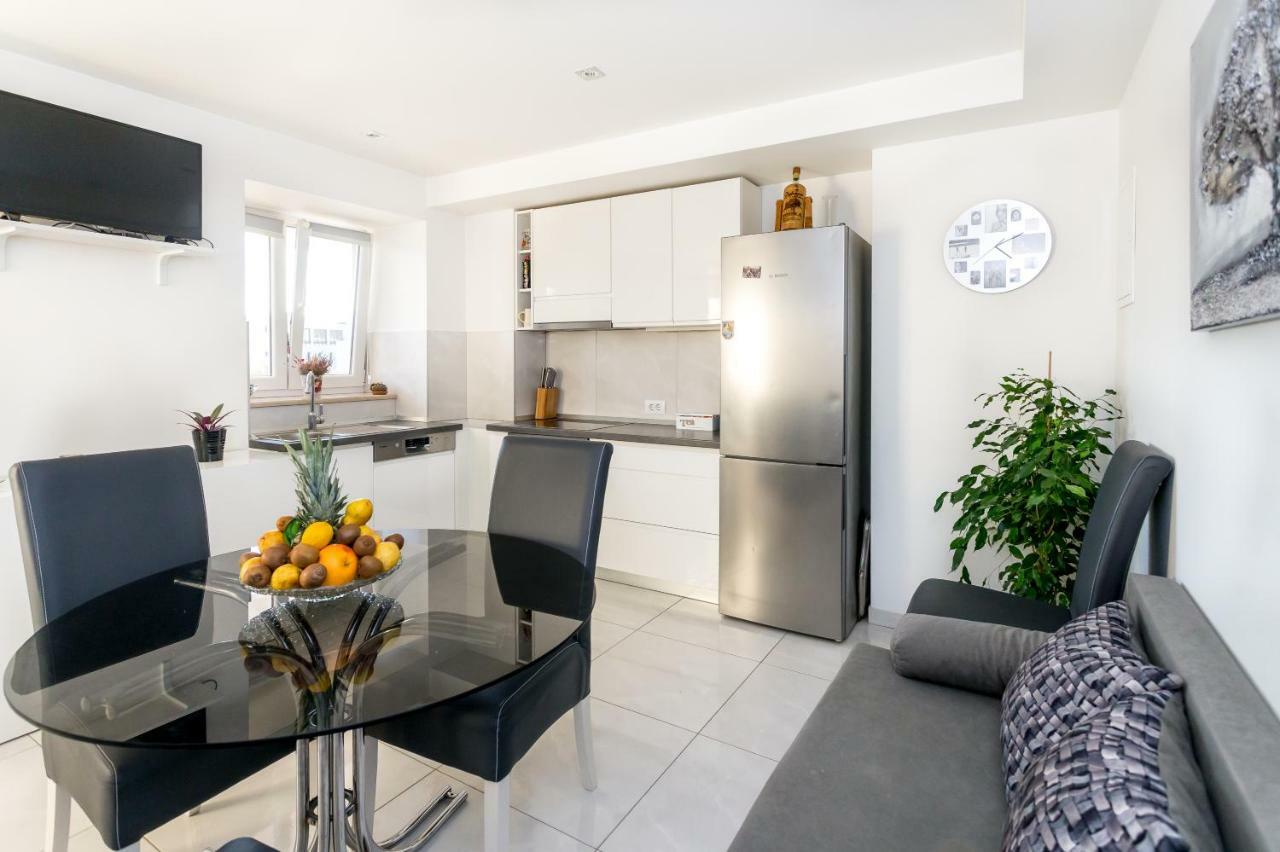 Urban Luxury Suites Juricevic Duće Buitenkant foto