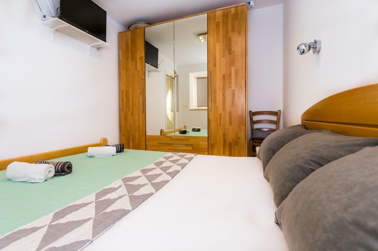 Urban Luxury Suites Juricevic Duće Buitenkant foto
