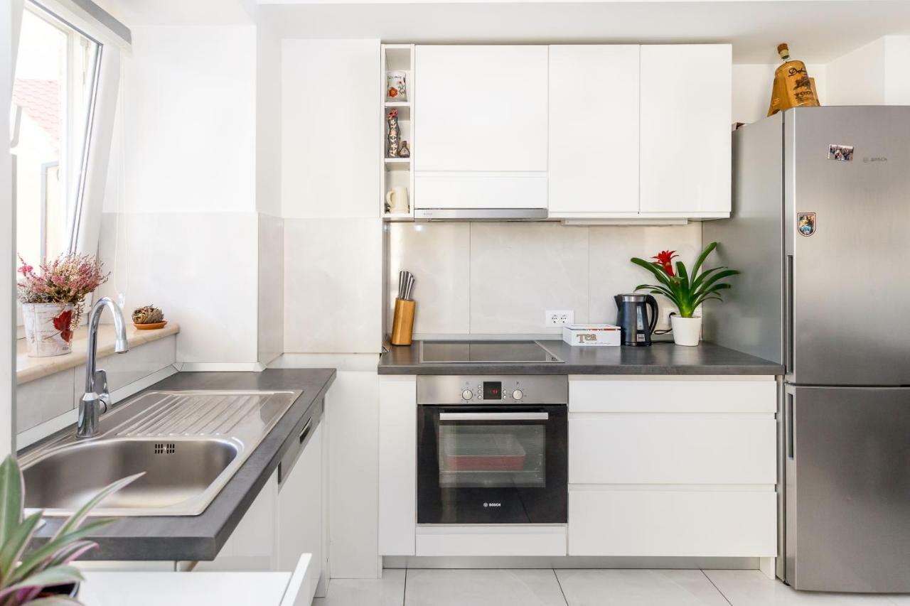 Urban Luxury Suites Juricevic Duće Buitenkant foto